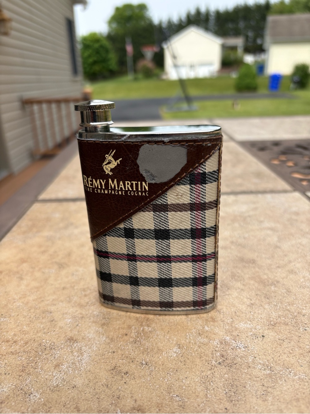 Rémy Martin Plaid non Leather Hip Flask - Brown Plaid. Stainless steel 5 ounces